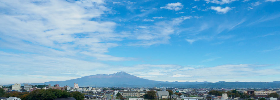 秋空と鳥海山